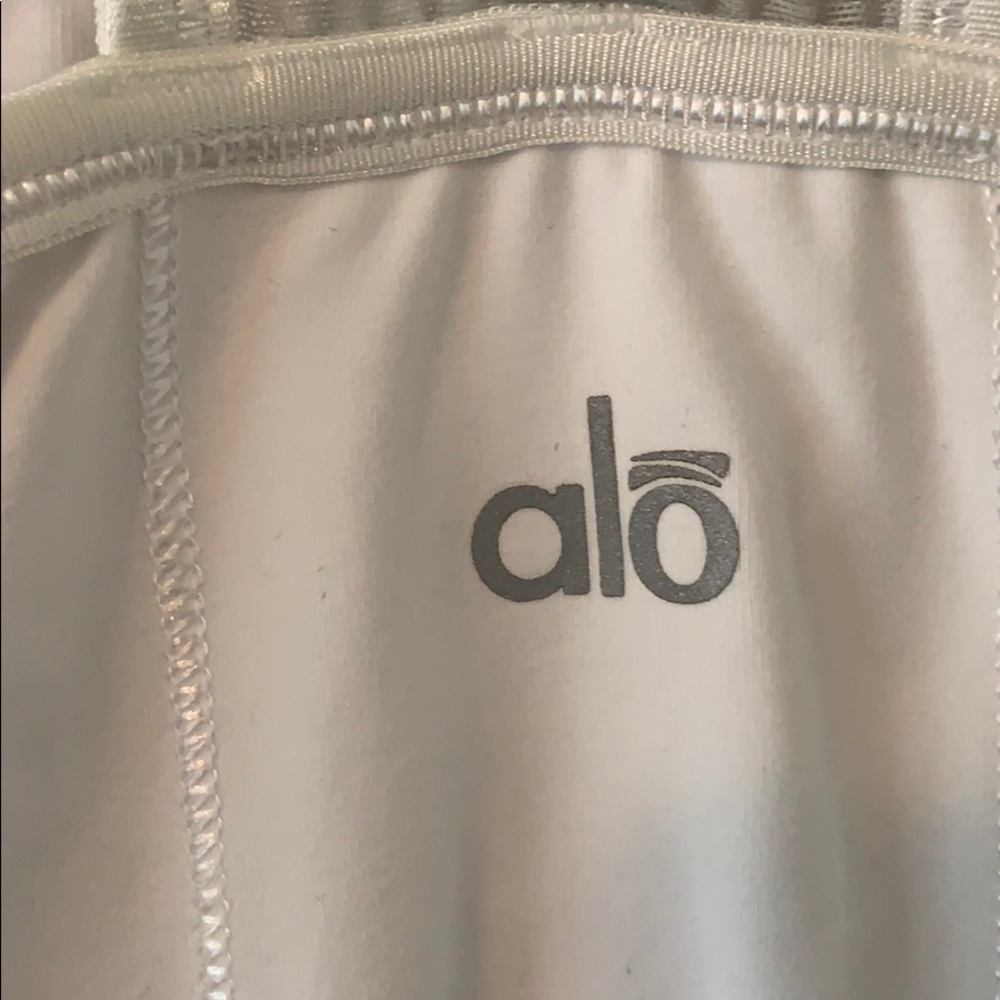 White Alo Yoga Tank Top (M) - Picture 4 of 4